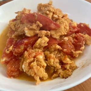 トマトと玉子の中華風炒め丼　トマたま丼